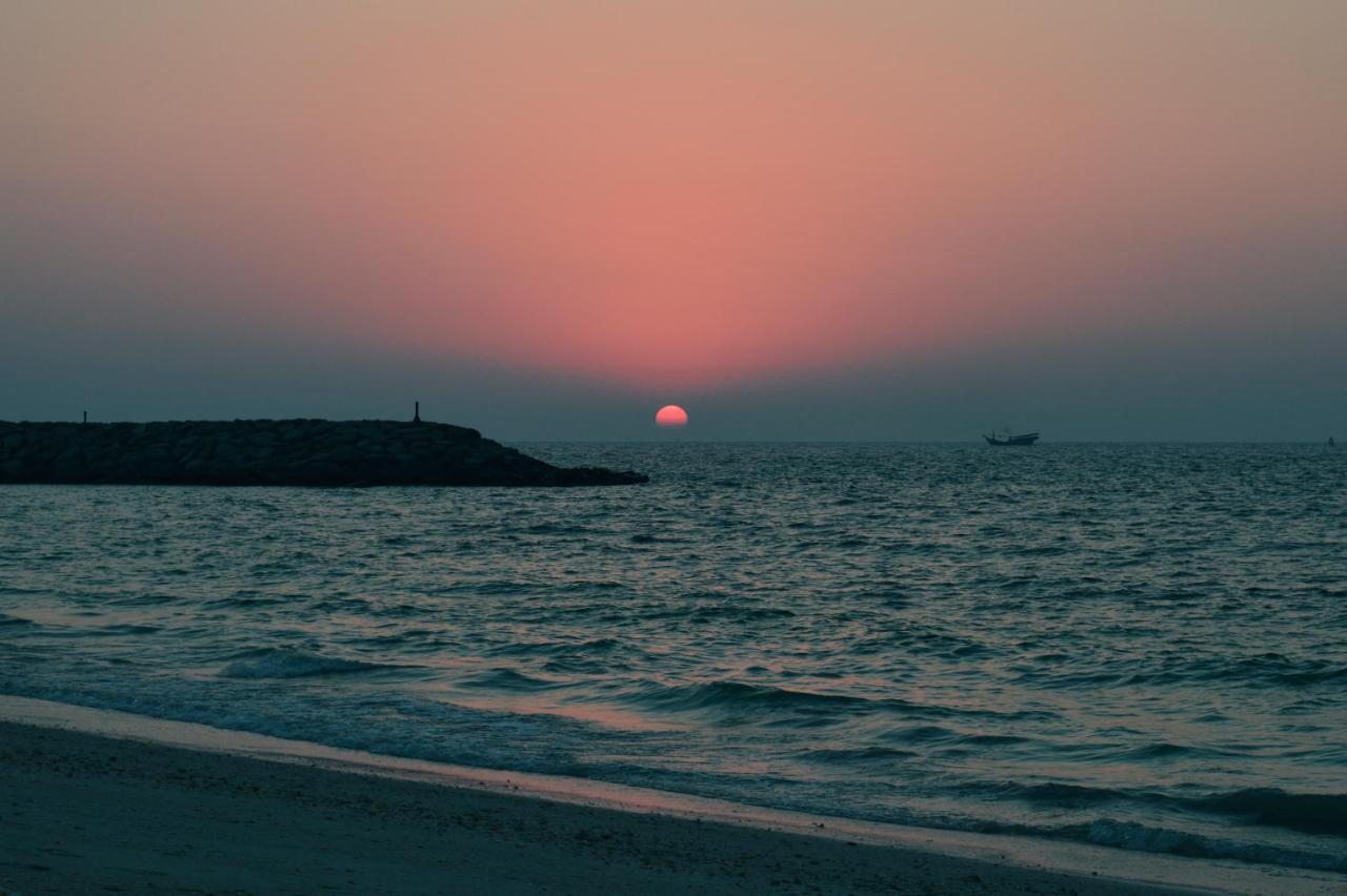 Al Corniche Hotel Charjah Extérieur photo