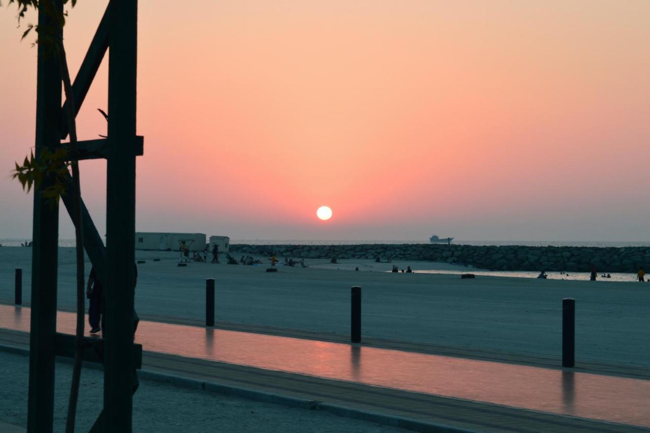 Al Corniche Hotel Charjah Extérieur photo